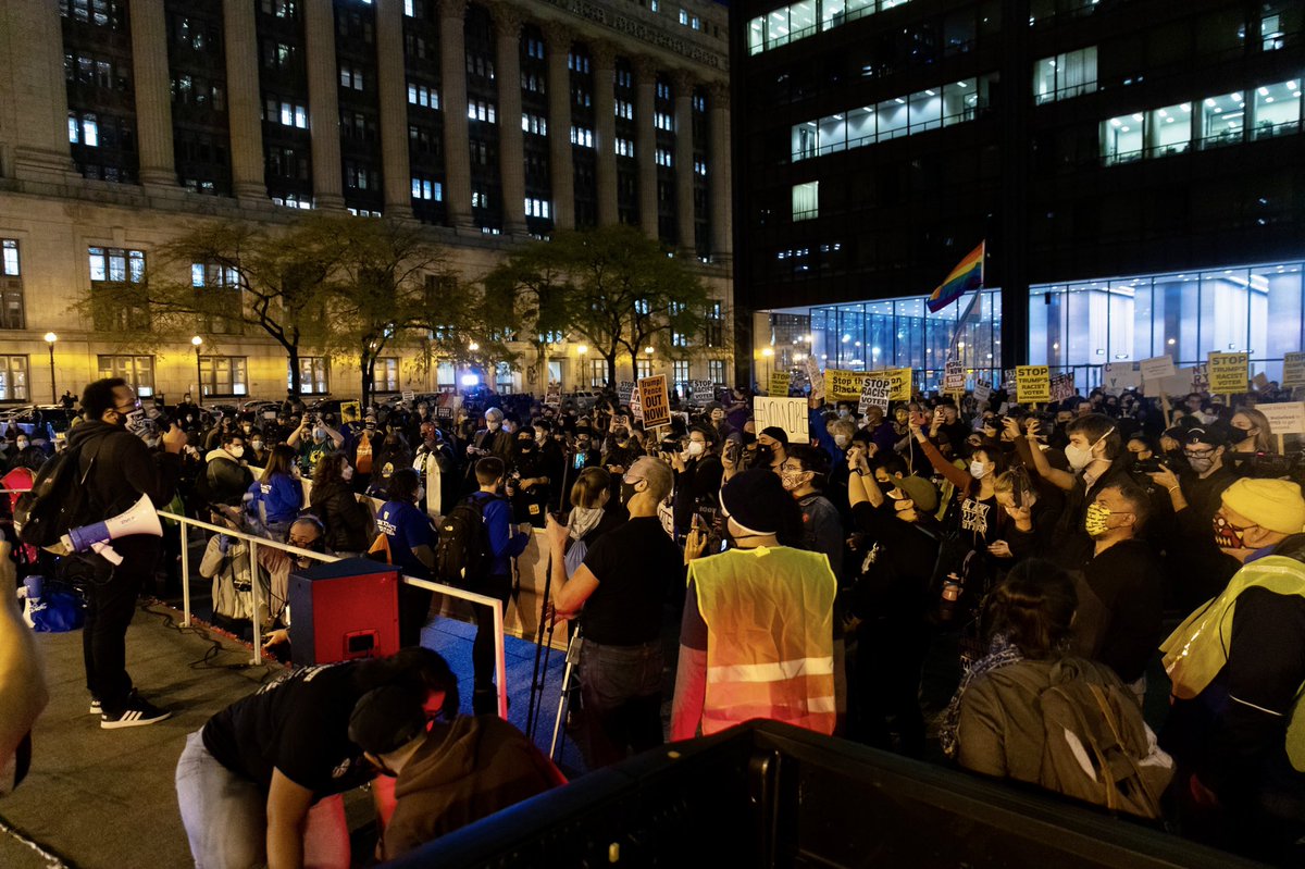 vashon_photo's tweet photo. PHOTOS: Chicago Post-Election Protest. 

“Trump Out! Power to the People! Post-Election Protest for a People's Mandate” 

#ChicagoProtests #DefundThePolice #CPACNow #StopEvictions #HousingForAll #HealthcareForAll #IncomeForAll https://t.co/YNpCvpqbOx