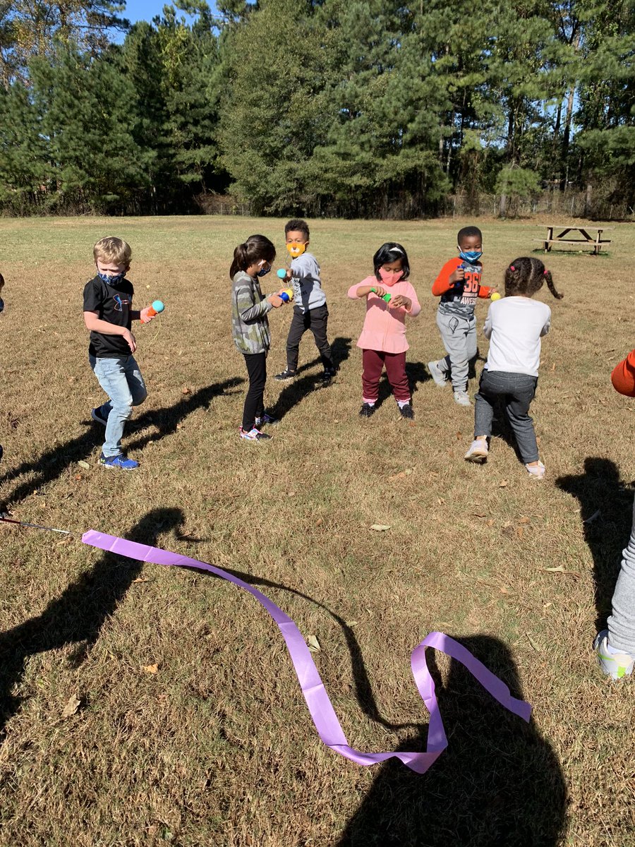 L3Campbell's tweet photo. Thank you so much for the recess bags @CCES_Colts_PTO this was such an awesome idea. The kiddos loved it. You guys rock @mremoryrawlings @dr_cheatham https://t.co/SmphtV4lG7