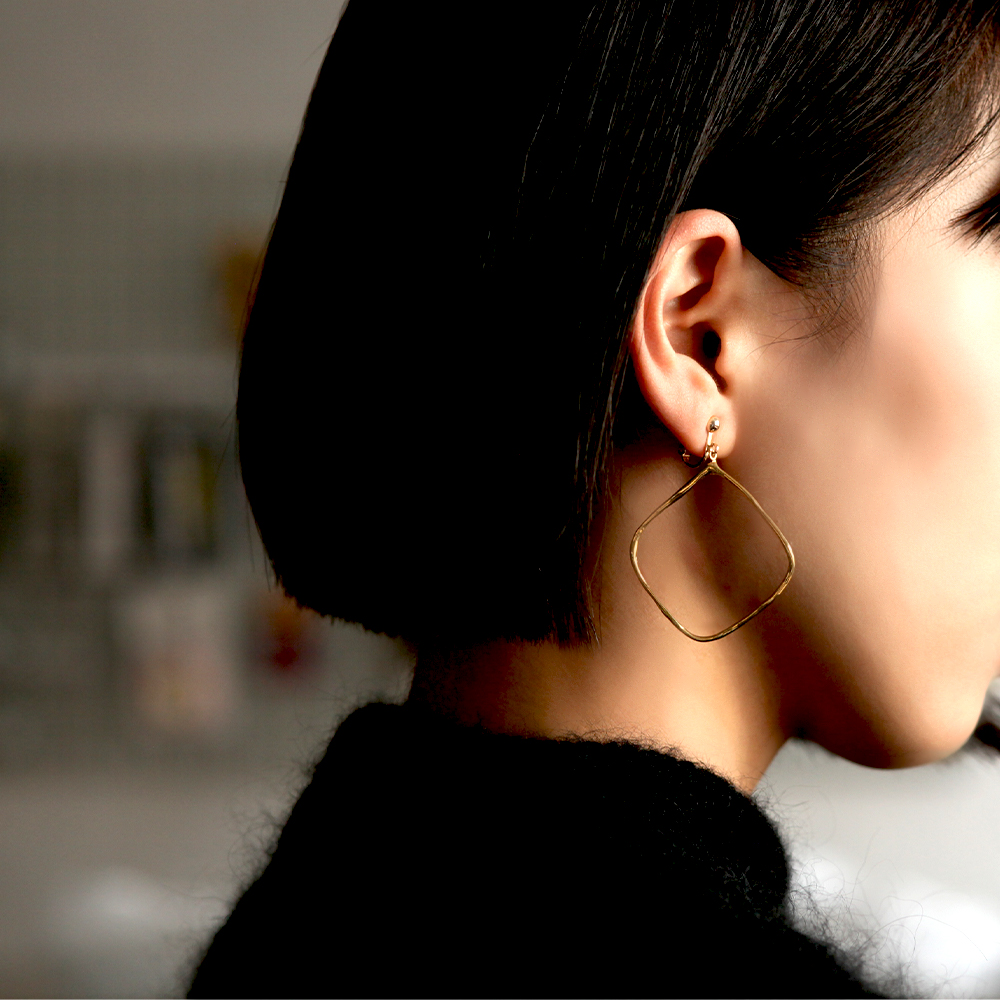 new

Lamie(ラミエ) / 313E Square イヤリング - Gold ゴールド

store.eighthundredships.com/?pid=154733160…
<a href="/Lamie_jewelry/">Lamie</a> #lamie #ラミエ #イヤリング #ピアス #ピアス好きな人と繋がりたい #ギフト #プレゼント