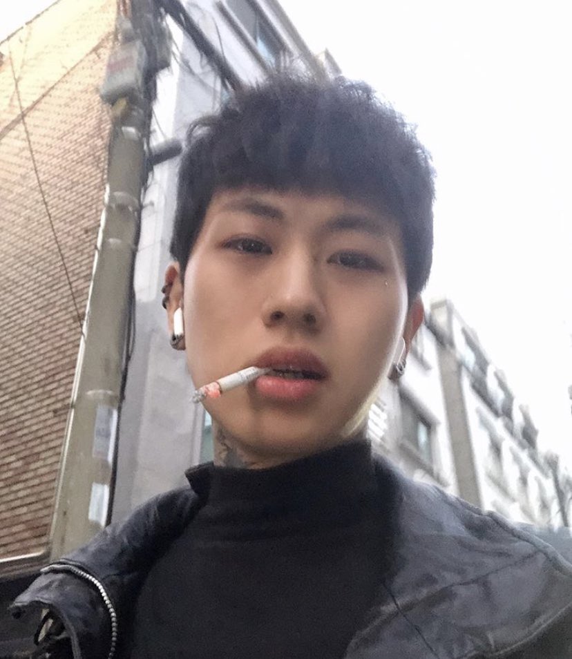 KIMH4DES's tweet photo. I’m alive or whatever https://t.co/Ce1gHg67X3