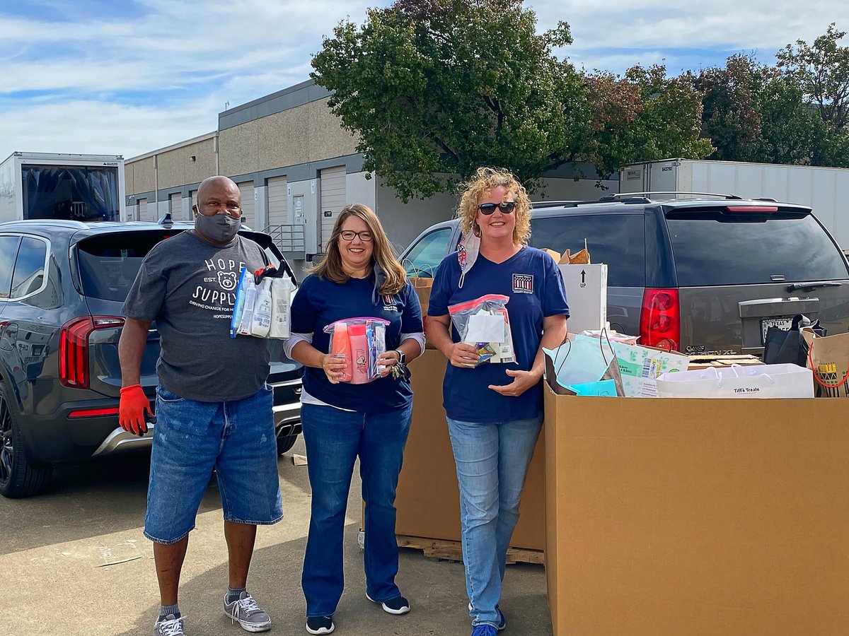 YMSL_Integrity's tweet photo. WOW!!! It‘a a wrap for ULTIMATE GIFT - HOPE SUPPLY!! Thank you Integrity, for GIVING!
635 gallon sized ziploc bags filled with needed hygiene items!! Supplies have been low due to COVID. YMSL Integrity gave HOPE SUPPLY the BIGGEST DONATION of hygiene items received at one time!! https://t.co/nZpeV2UR80