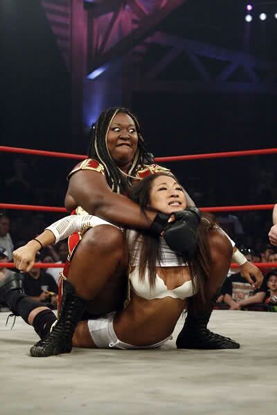GKInteractive's tweet image. I feel @gailkimITSME versus @MeanQueenK at Turning Point 2007 is an overlooked match next to their No DQ bout at Final Resolution 2008. Both matches are great.