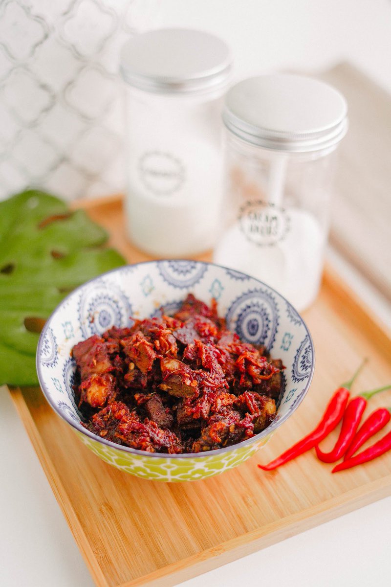 goolergula's tweet photo. Assalamualaikum guys, sebelum ni aku ada buat bisnes photo &amp; video. Tapi memandangkan pkpb ni, job takda sbb majlis tak dibenarkan, jadi demi menuruskan hidup. Aku ada jual daging dendeng. Tak nak order, RT pun ok. 

link untuk order

https://t.co/9OEryOq7dM https://t.co/XSgt6fnmjH