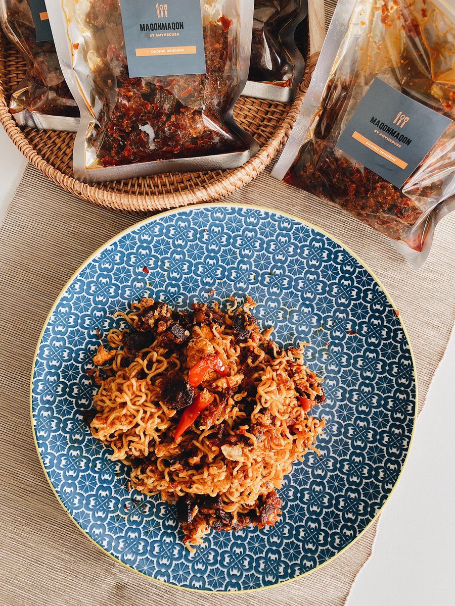 goolergula's tweet photo. Assalamualaikum guys, sebelum ni aku ada buat bisnes photo &amp; video. Tapi memandangkan pkpb ni, job takda sbb majlis tak dibenarkan, jadi demi menuruskan hidup. Aku ada jual daging dendeng. Tak nak order, RT pun ok. 

link untuk order

https://t.co/9OEryOq7dM https://t.co/XSgt6fnmjH