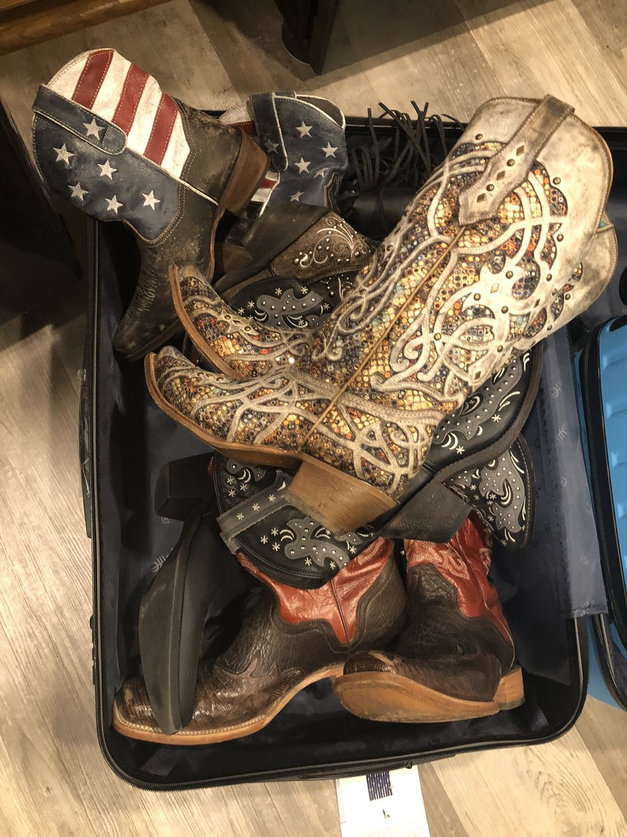 ashlily27's tweet photo. @coleswindell Heading to Nashville in 12 hours. Ready to forget about all the ugliness in the world and party with some beautiful souls 😍 https://t.co/vo0DKcavCy