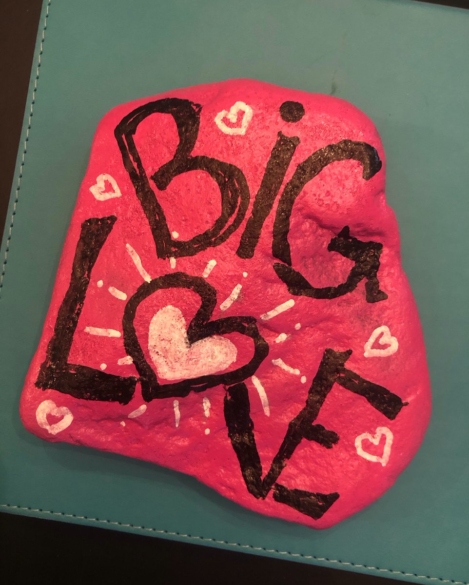 nhdwrites's tweet photo. Sending BIG LOVE out to y'all! #bekind #begentle #lovewins #ibelieve #youmatter #iseeyou #equality #hugs #takeabreak #kindnessrocksproject @theKindnessrock #breathe #loveis #wearekind #wearelove #wearelight https://t.co/M8rUUQyndA