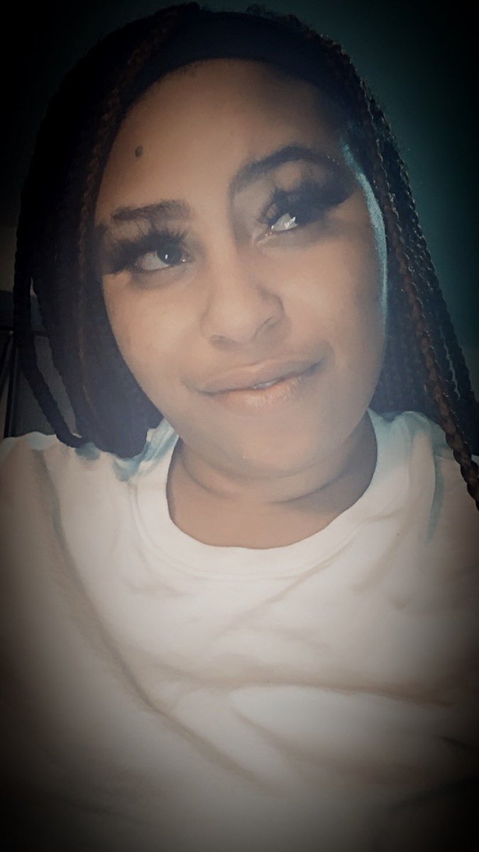 CDabody's tweet image. “Look at you tryna look all poetic and shit” 💗