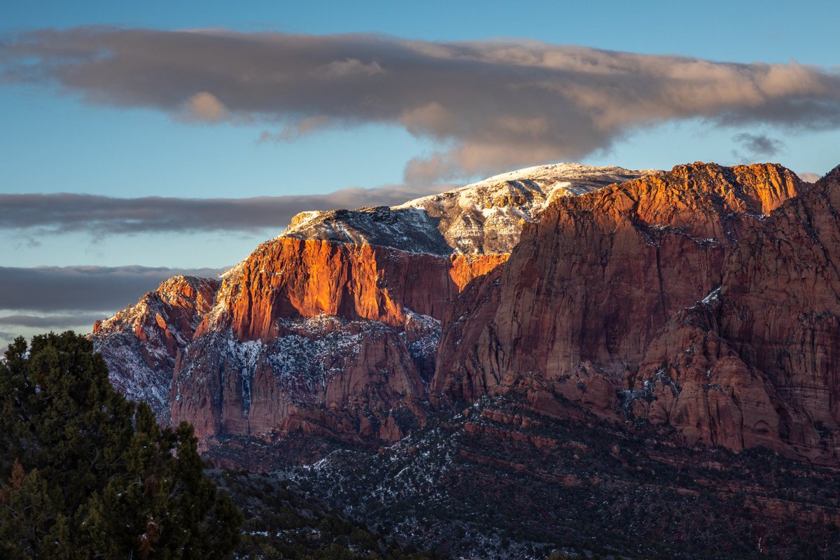 VisitUtah's tweet photo. Feeling stressed? Here are some emergency photos of Utah mountains to break up your timeline. https://t.co/xgEzeA9wkv