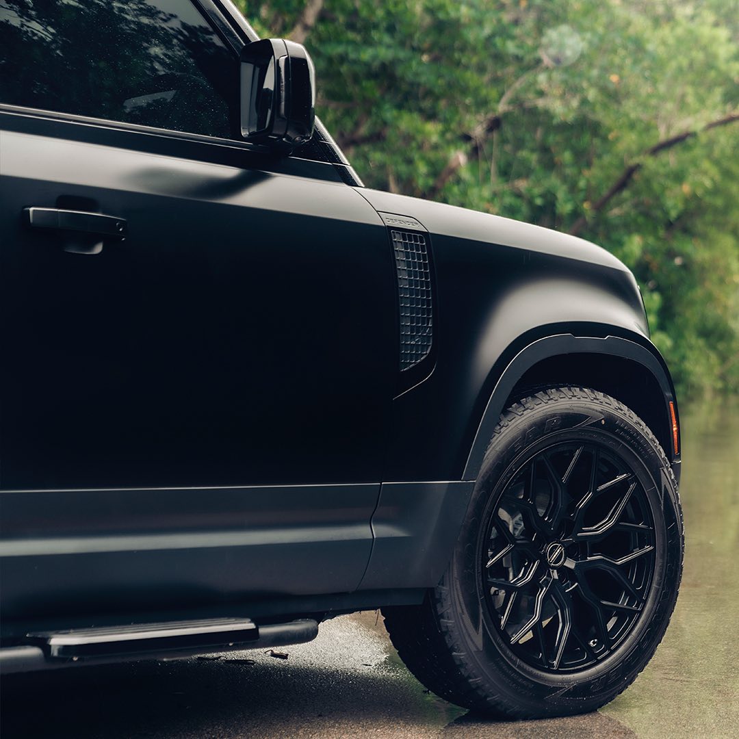 HYPEBEAST's tweet photo. #VossenWheels has given the #LandRover Defender a matte black makeover to match the brand’s classic Hybrid Forged HF-2 wheels. Check it out.
Photo: Vossen Wheels https://t.co/QIrDa1LgWn