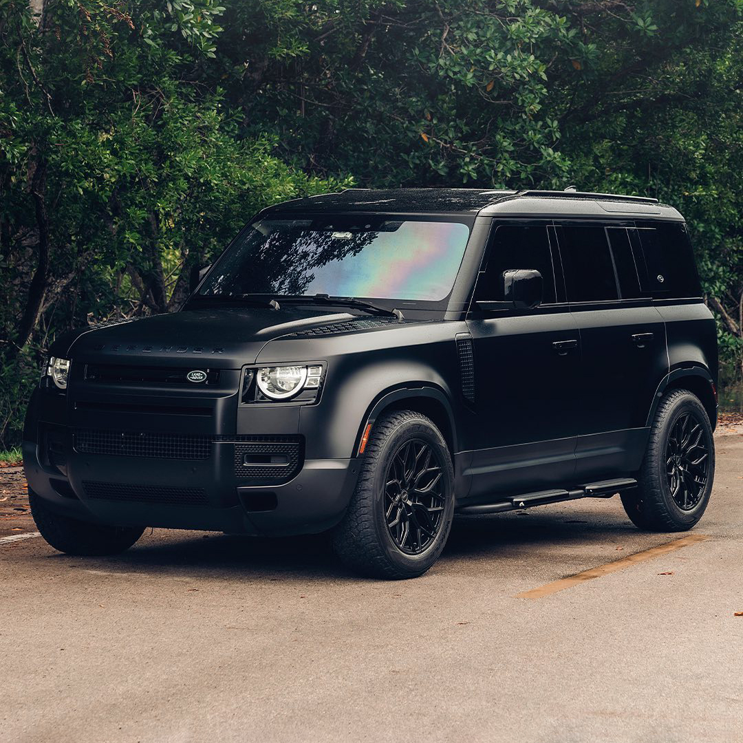 HYPEBEAST's tweet photo. #VossenWheels has given the #LandRover Defender a matte black makeover to match the brand’s classic Hybrid Forged HF-2 wheels. Check it out.
Photo: Vossen Wheels https://t.co/QIrDa1LgWn
