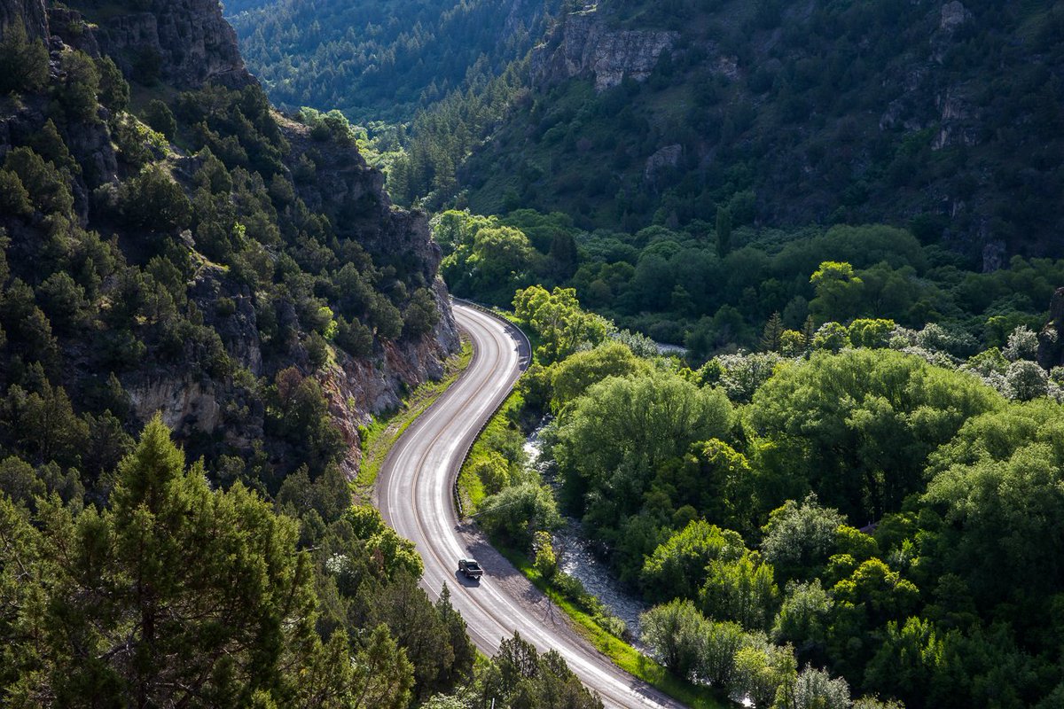 VisitUtah's tweet photo. Feeling stressed? Here are some emergency photos of Utah mountains to break up your timeline. https://t.co/xgEzeA9wkv