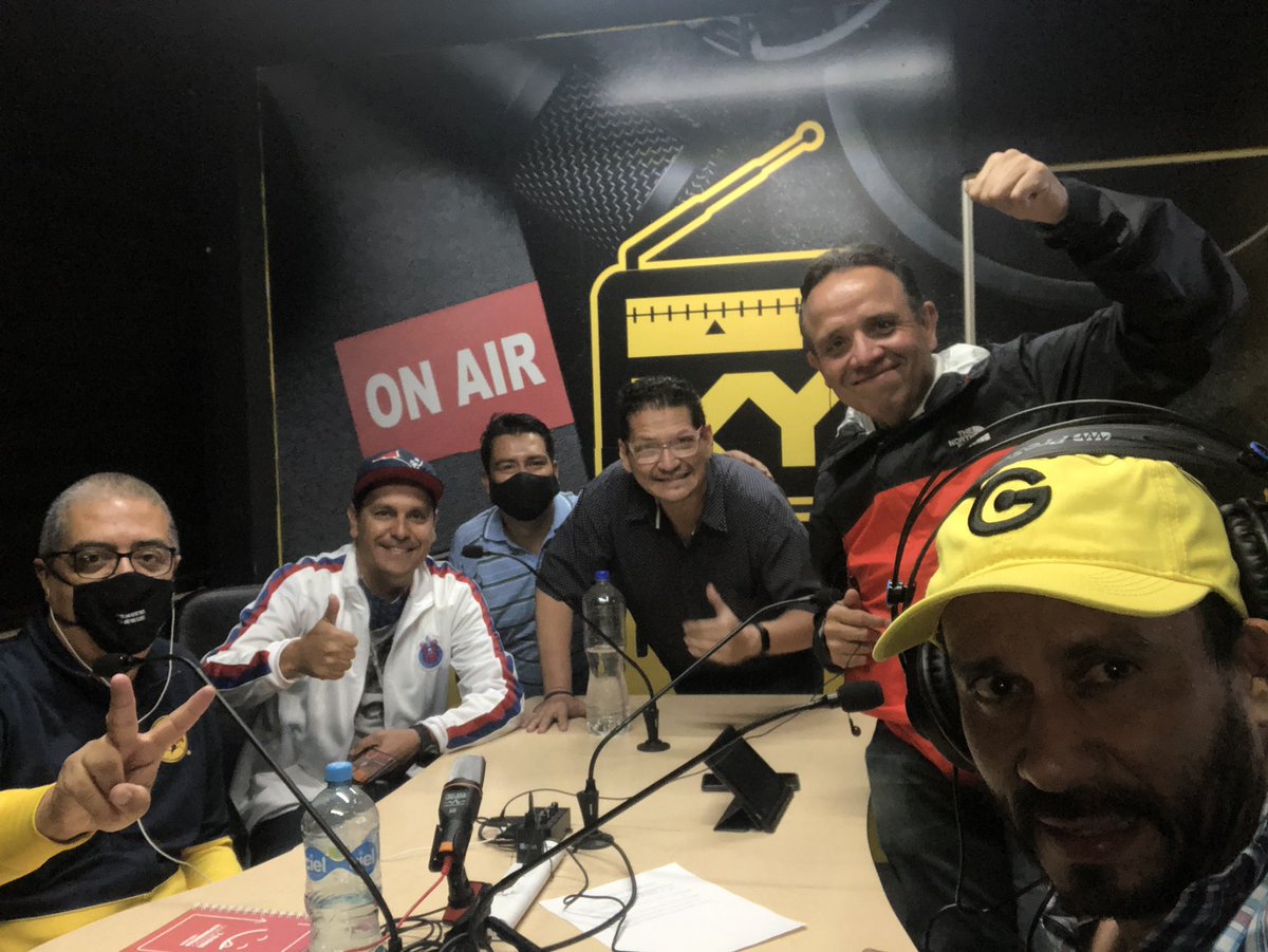 CarlosGodinezTV's tweet photo. Vamos al aire @PicaderoNetwork aquí en #KY94.7FM y la multiplataforma junto con el del cumpleaños @ra_estrada @ValaRob  @JOHNNIEG8 @Poloyepez @OrganicaRadio y un servidor!!!😎😌🔥✅ https://t.co/UZydx6MTTP