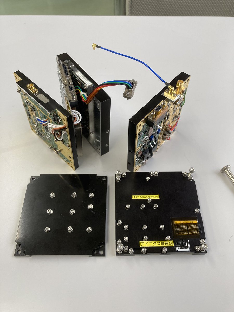 addtw10's tweet photo. 【Product introduction】X-band Transmitter for microsatellite🛰
The Size is only 80x80x44mm, less than 500g, and the RF Power is 1W.
You must be surprised its smallness to compare with business card.
#Xband #transmitter #qpsk #bpsk #16APSK #ccsds #microsatellite
#CUBESAT https://t.co/pGAtEPKUlB