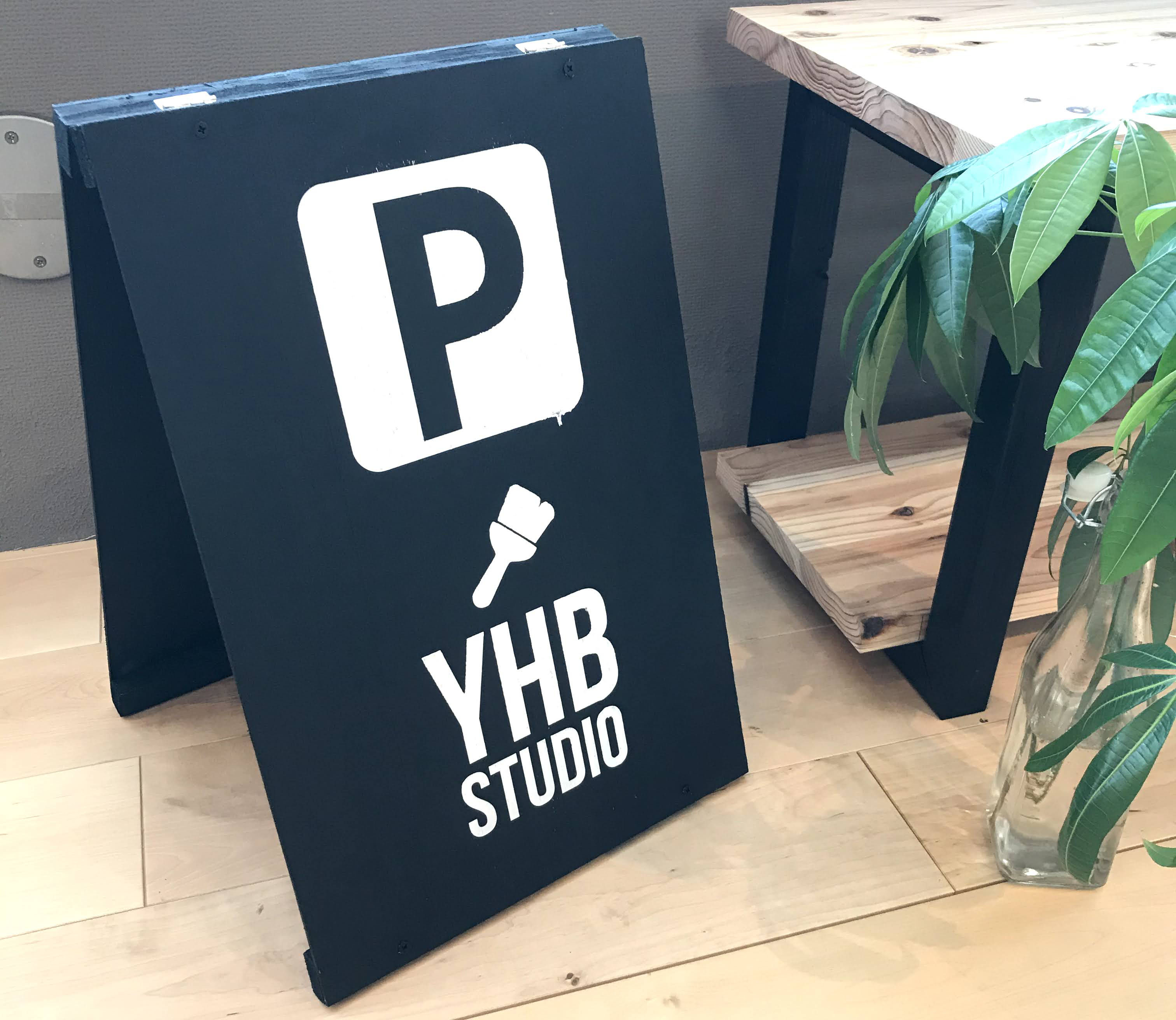 Twitter 上的 株式会社 横浜ホームビルド Yhb Studio 横浜ホームビルド には 入り口の斜め前に 駐車スペースが一台あるのですが わかりづらいので駐車場看板を作りました 珪藻土体験などにお越しの際は こちらの看板を目印にご来店くださいね 駐車場看板 Diy