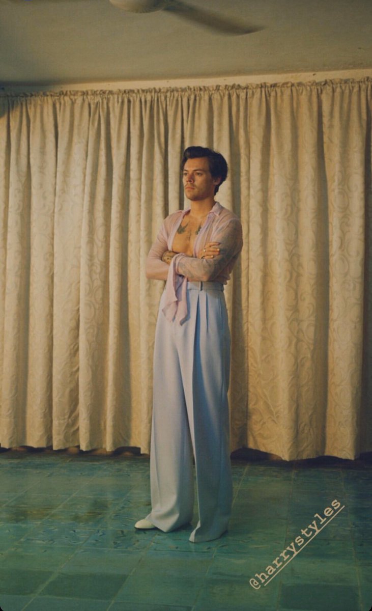 hsltpictures's tweet image. 📲 | Harry a year ago on the set of the ‘Lights Up’ music video. 
November 4, 2019 • vincenthaycock