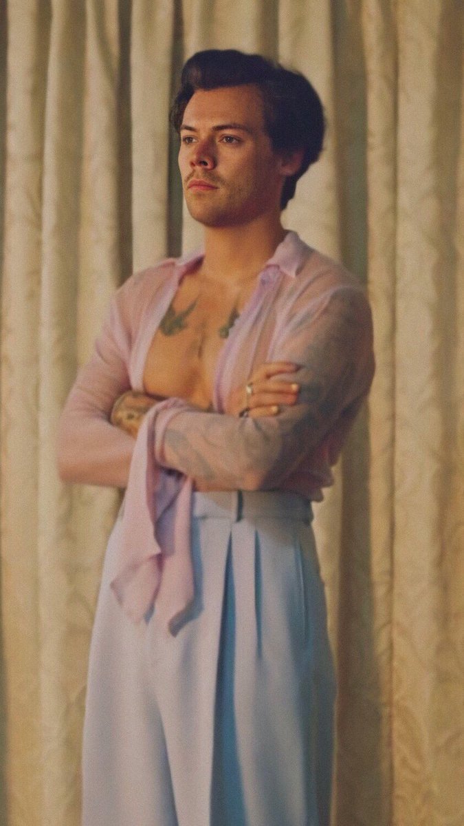 hsltpictures's tweet image. 📲 | Harry a year ago on the set of the ‘Lights Up’ music video. 
November 4, 2019 • vincenthaycock