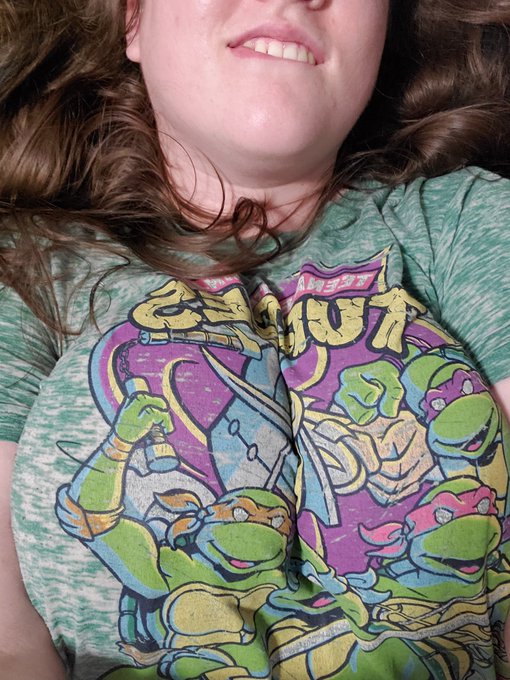 Finally able to go live again!! Let's celebrate 😘 https://t.co/F24WBTL4jX https://t.co/cyJURFaicr