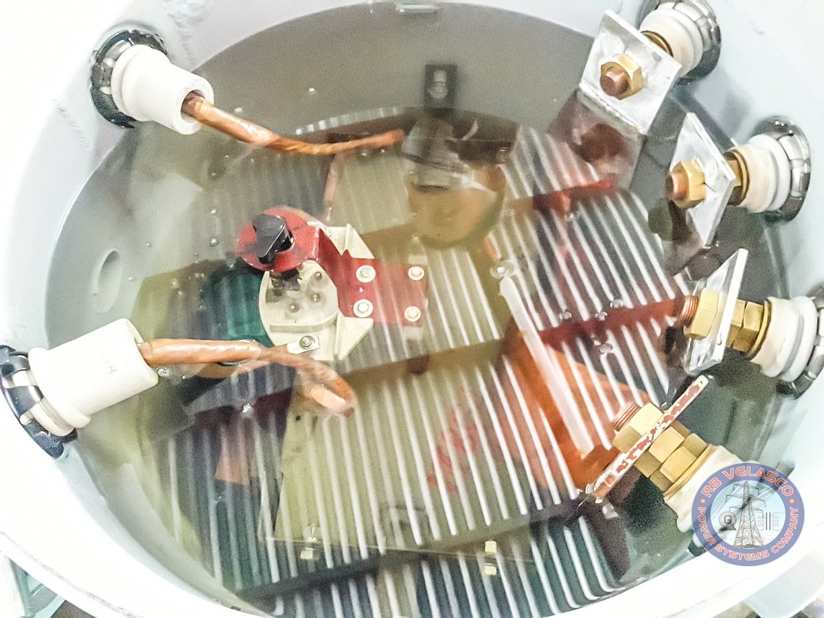rbvtransformer's tweet photo. Wondering what's inside a pole mounted transformer?

#polemountedtransformers 
#distributiontransformer 
#transformermanufacturer 
#rbvtransformer 

📸B. Aranzanso https://t.co/zz6hl9ygXu