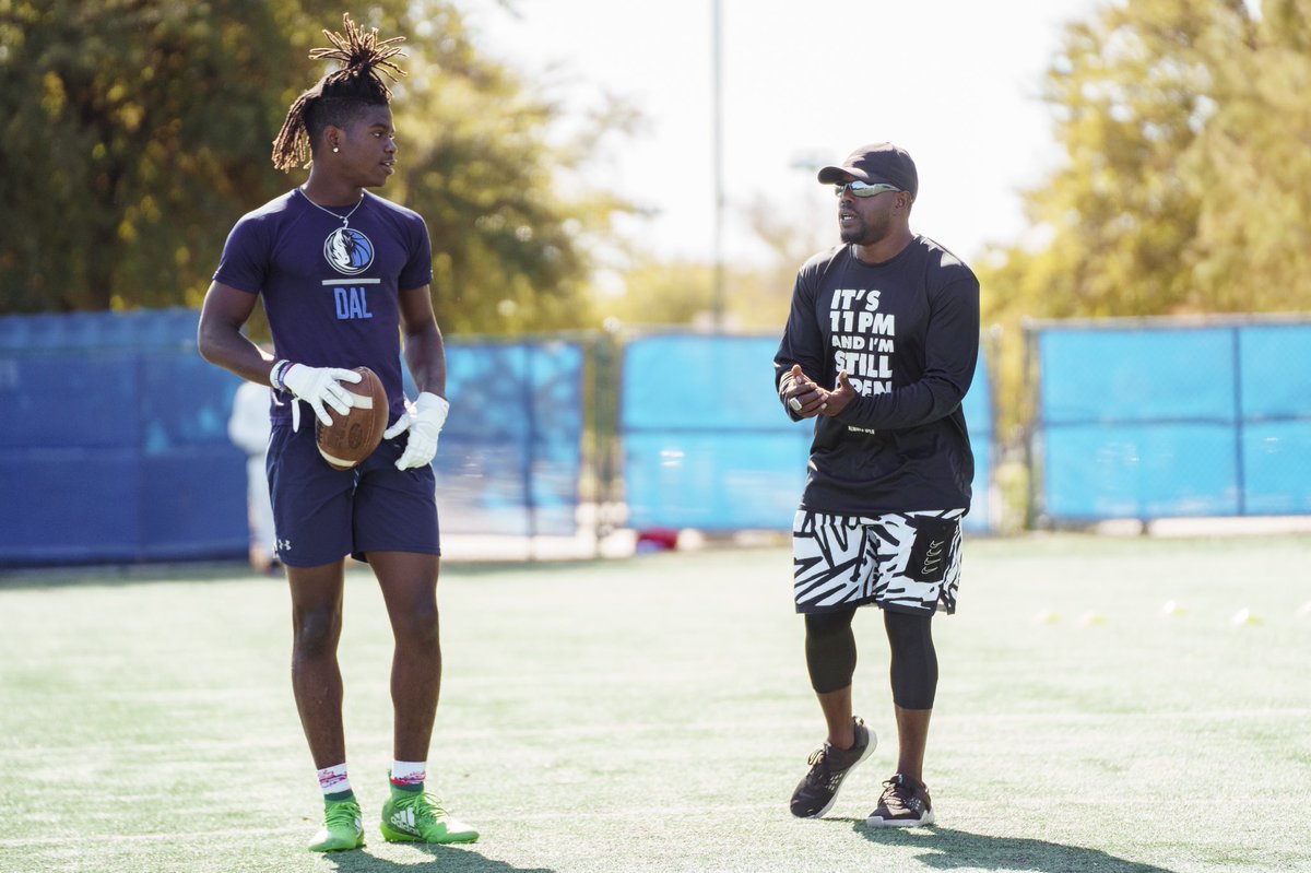 drobalwayzopen's tweet photo. Come Get Some 1-on-1 training! Doesn’t get any better than undivided attention from D.Rob!
Let’s hone in on the skills that you need to work on & fine tune the skills you already know!
👉🏾https://t.co/m1C8Dj7Vhf
#alwaysopen #WRtalk #TrainLikeaPro https://t.co/JArhqHY3vb