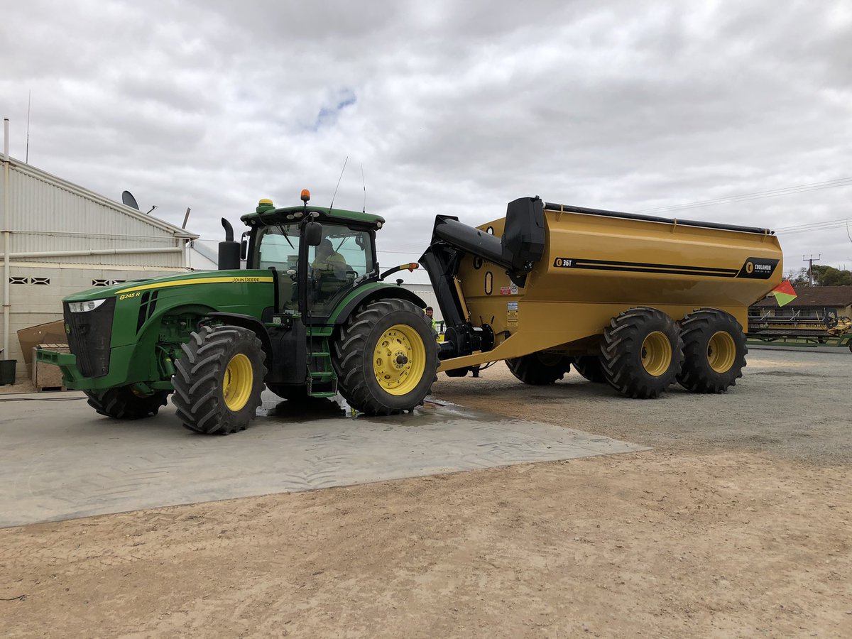 TommyFox9's tweet photo. Another @CoolamonCB CSW36 Ton Chaser bin with RHS deliver rear steering and weight scales rolling. Out of Cummins PringlesCrouch @PringlesCrouch https://t.co/8aiuenLguR