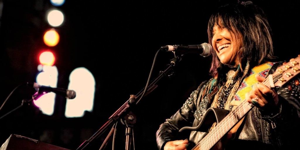 YubaSutterArts's tweet photo. Day 3 of 100 Days of #IndigenousArtists: Buffy Sainte-Marie is a Cree singer-songwriter who has been a trailblazer.  In 1982 she became the only Indigenous person to win an Oscar and she spent five years on Sesame Street. (📷&amp;🎸:@BuffySteMarie)
#YSAC #BuffySainteMarie https://t.co/do0hMJkbTf
