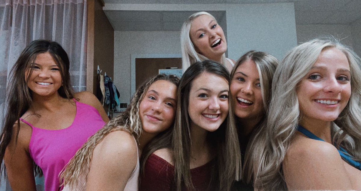 cateyler's tweet photo. So thankful for Pi Phi and all of the amazing people it has brought into my life!🤍😇 #wingitwednesday @piphiatksu https://t.co/GiGvZnj17w