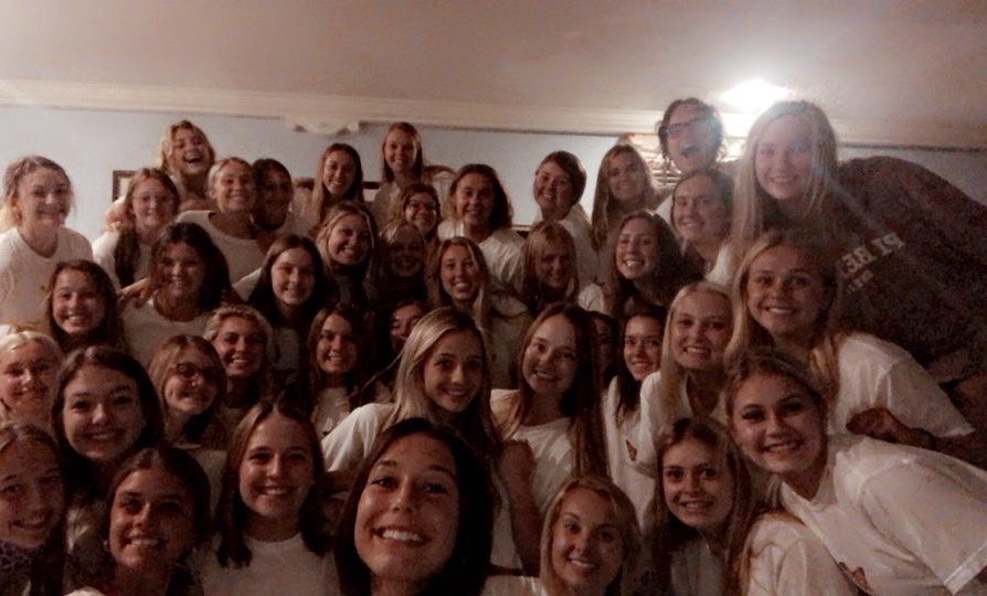 cateyler's tweet photo. So thankful for Pi Phi and all of the amazing people it has brought into my life!🤍😇 #wingitwednesday @piphiatksu https://t.co/GiGvZnj17w