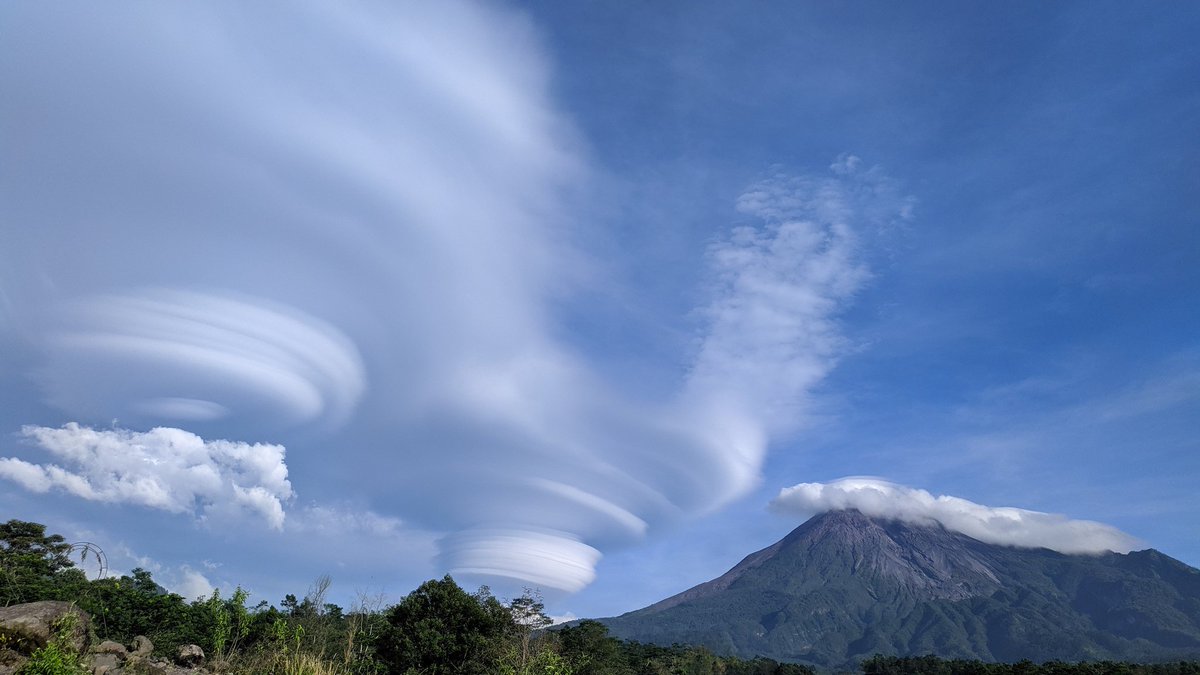86MJTC's tweet photo. Secerah wajahmu ketika ku memandangmu
Hanya kamu yang selalu dihatiku lainya di WA 😁😁

Panorama Merapi ku di pagi hari ini
Dari seputaran batu alien Kepuharjo Cangkringan Sleman

@merapi_uncover
@berandasleman_
@IniSleman https://t.co/TrS3kyycpI