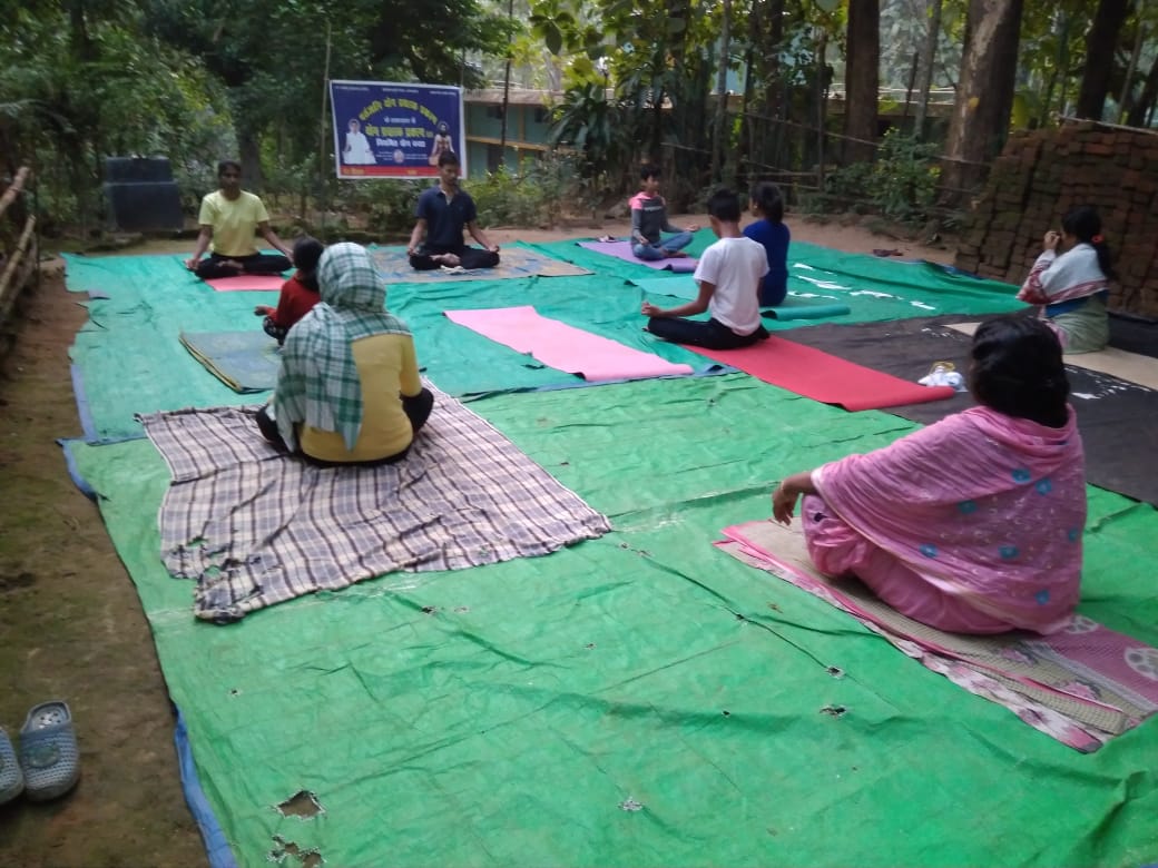 BstMeghalaya's tweet photo. Today's morning yoga class at tikrikilla West garo hills Meghalaya..
#yogrishiramdev
#yogawithramdev
#patanjali
#swamitirthdev https://t.co/EWIyeGwhyg