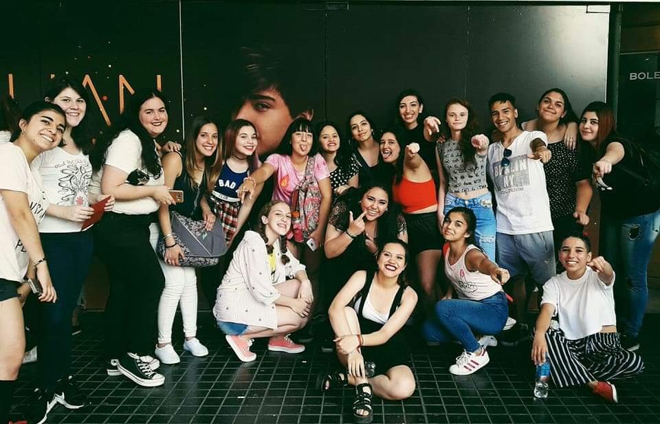 Ceci01_JS's tweet image. Que será de la vida de algunos,me hicieron pasar los mejores años de mi vida chikis🥺💜