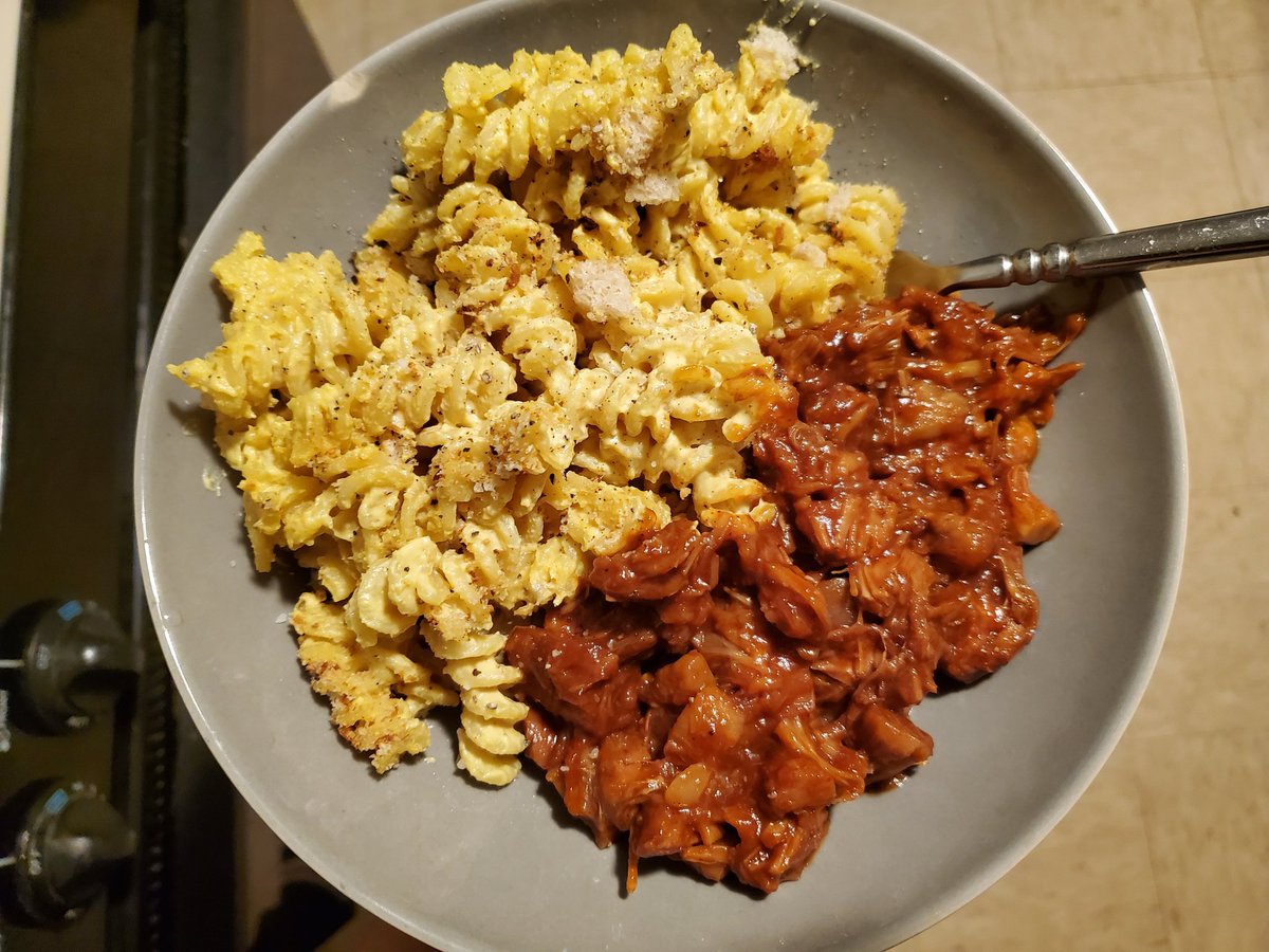 baked mac w bbq jackfruit 😳