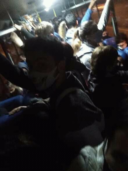 crisjaim20's tweet image. Otra fiesta clandestina... A no no.. es adentro del bus..#cuac