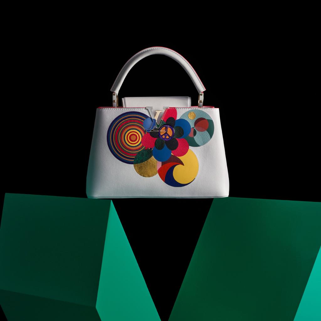 LouisVuitton_JP's tweet photo. 多種多様な質感と色調が織りなす万華鏡のように美しいデザイン──ベアトリス･ミリャーゼスが手掛けたアイコンバッグ｢カプシーヌ｣。
6人の現代アーティストによる限定版｢アーティーカプシーヌ コレクション｣は https://t.co/NfH6u0Pyda から。 #Artycapucines https://t.co/D2UhY1ztTy