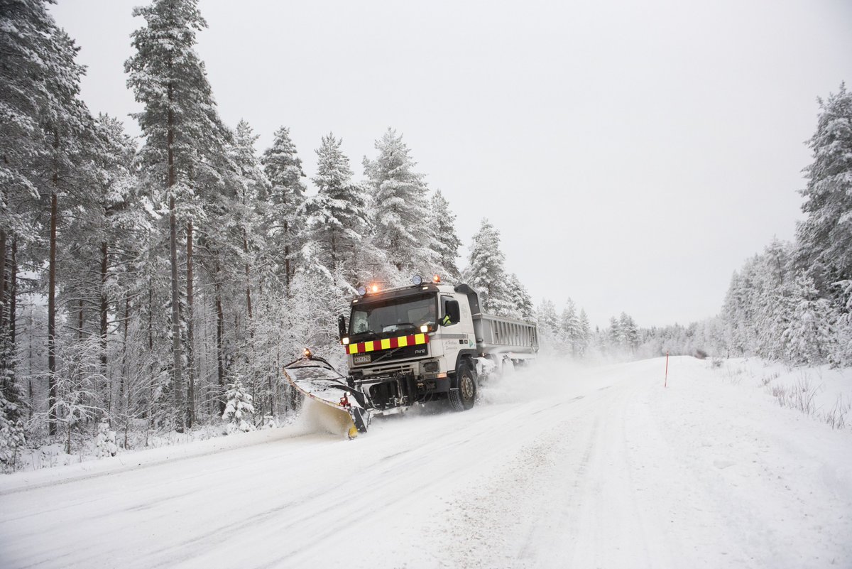 vaylafi's tweet photo. ☃️ Teiden talvikunnossapidon tietopaketti: Väylävirasto ja ELY-keskukset panostavat varsinkin vilkkaiden teiden talvihoitoon

👉 Lue lisää: https://t.co/U3cisXhSo0

#talvi #auraus #kunnossapito #tie #liikenne https://t.co/eoZgE9GGPP