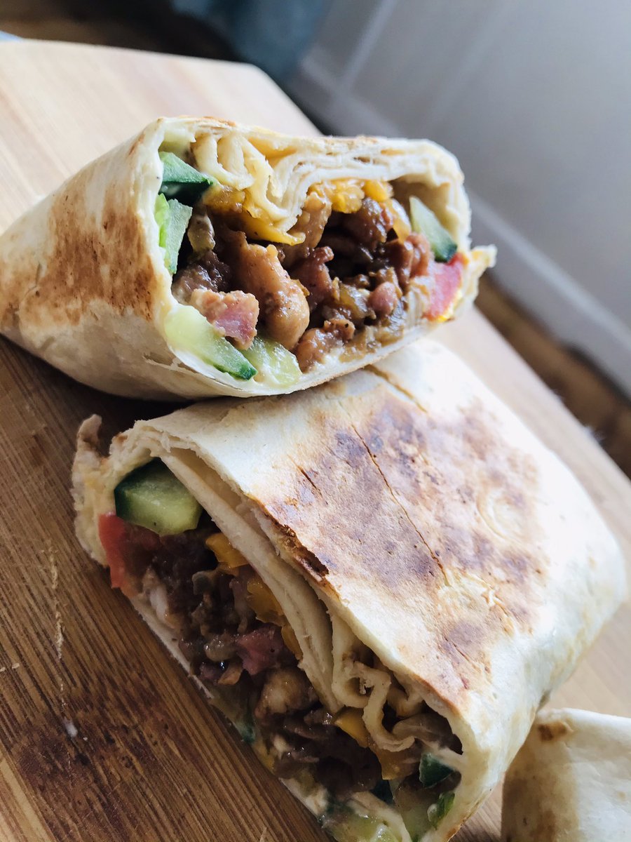 ZukoMntonintshi's tweet image. Warm wrap samples 🤤

@Burgerville2 

#Petwitter