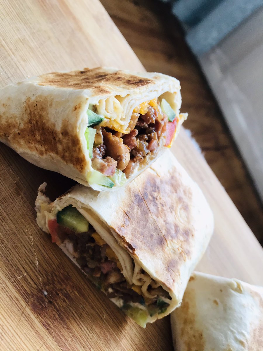 ZukoMntonintshi's tweet image. Warm wrap samples 🤤

@Burgerville2 

#Petwitter