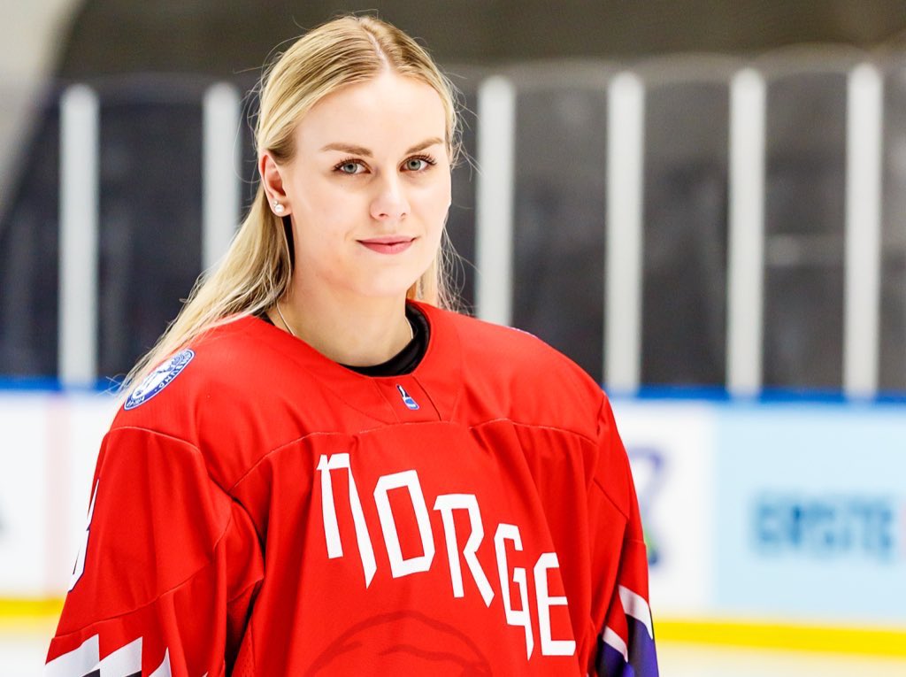 Landslagsspiller <a href="/josefineengmann/">Josefine Biseth Engmann</a> har i dag takeover på vår Instagram Story. Følg oss på <a href="/norskishockey/">Norges Ishockeyforbund</a> for oppdateringer utover dagen 📲 #Hockeyjentene