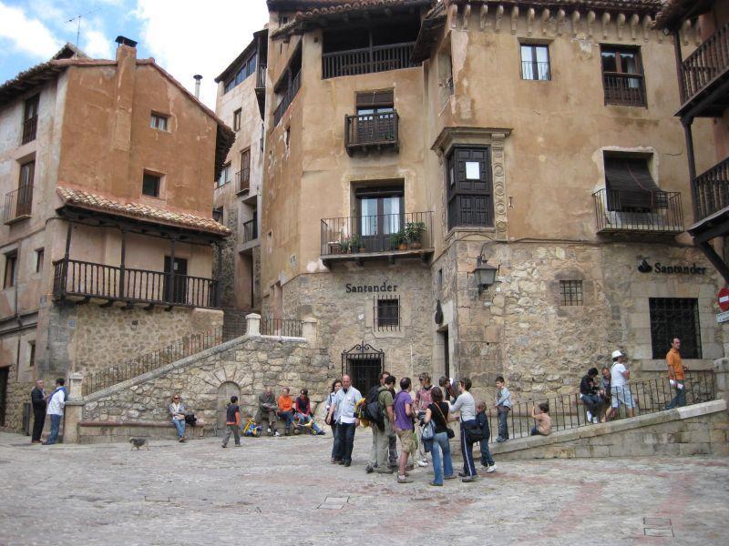 Albarracín y Alquézar, escogidos como dos de los pueblos de interior más bonitos de España
Han quedado en tercera y cuarta posición respectivamente, en una macroencuesta en la que han participado más de 48.000 viajeros
👉 ow.ly/y5cN50C9TAd #AragónTurismo