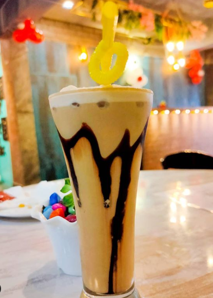 shailPrithvi's tweet photo. Such a Cool Place 😍of Lucknow @CafeDayOut with awesome food #HappyBirthdayViratKohli #IAmArnab #USElections #WaadaHai #DateMeSidharthShukla #cdOut #CafeDayOut #zomato #swiggy #ThursdayThoughts 😍 https://t.co/MpYIvNrCuX