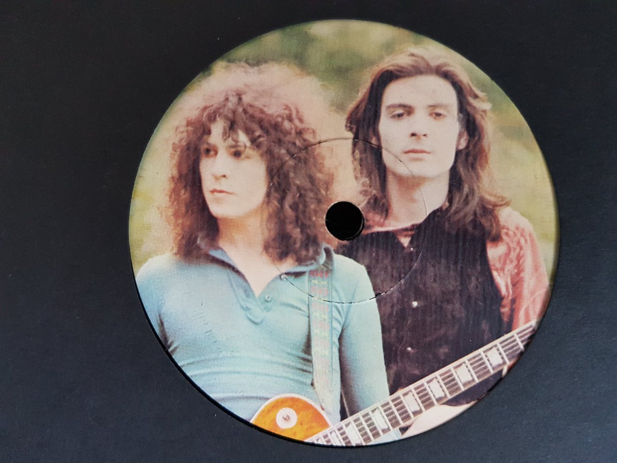 andythorn100's tweet photo. Released OTD 5 November 1971!π #jeepster bw #lifesagas #flyrecords #bug16 #specialpreviewsingle #grub1A #trex #MarcBolan #mickeyfinn #stevecurrie #billlegend Well what a another superb #TRex record this is & an unbelievable 49 years ago! π https://t.co/AzDT6TrY7I