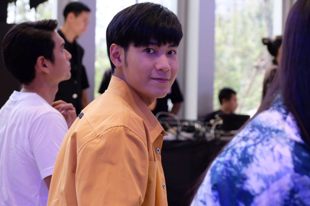 iQIYI_Thailand's tweet photo. แอบมองอยู่นะ 😉 ว่าโหลดแอปกันรึยัง? 💚 #โลกทั้งใบให้นายคนเดียวเดอะซีรีส์ ดูได้พร้อมกันทั่วโลก บนแอป #iQIYI (อ้ายฉีอี้) โหลดไว้เลยวันนี้ 🤟 
.
.
ดาวน์โหลดแอปรอไว้เลย!https://t.co/fjCLaw34kn
.
#โลกทั้งใบxช่อง8xiQIYI https://t.co/vKaJObWmEE