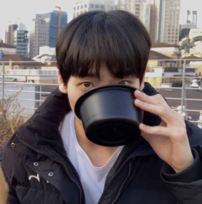 bamsikbbang's tweet photo. 젠장 우리인성이 얼굴이 우동국물용기만해졋허  ...... https://t.co/DjabJfesB6