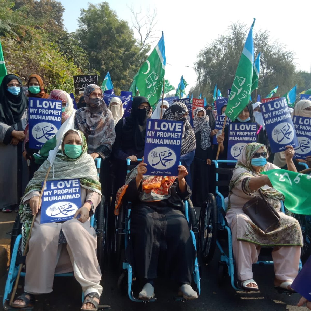 SamiaRQazi's tweet photo. #JIWomenProtestAgainstFrance
#Lahore Honoured 🤲💐❤️JI Rally .We love our beloved Prophet Mohammed #صلى_الله_عليه_وسلم #jiwomenrallyagainstblasphemy https://t.co/905BCSo1Ll