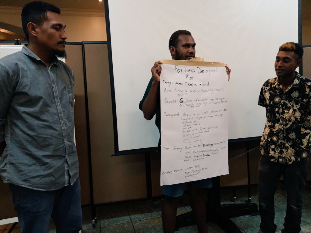 ginakekea's tweet photo. Thank you @pacmas_voice &amp; @jemimagar for instilling in my the knowledge &amp; skills I need to be a trainer. Today I held my 1st solo session in being lead facilitator for these young #SolomonIslanders who are members of #SISAC funded by #Oxfam. Topic #SocialJustice issues &amp; news https://t.co/lKakDQtaYg