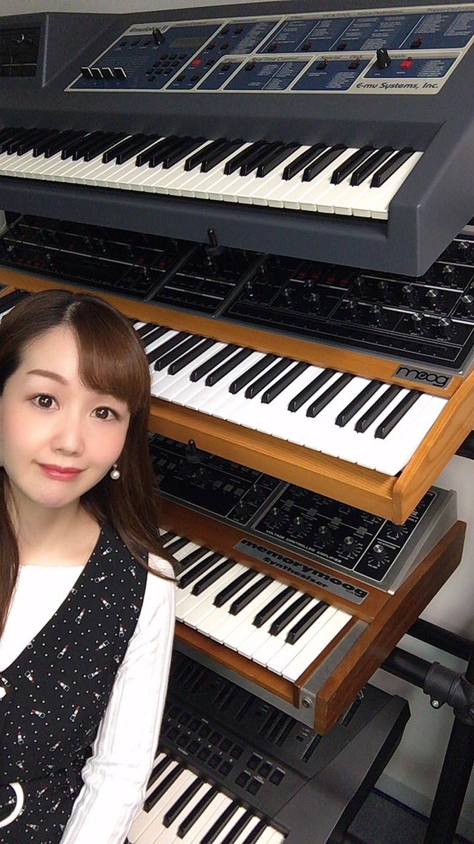prophetRisa's tweet image. Moog Oneが仲間入りしました！！
memorymoogと並べると更にかっこいいです✌️
#moogone #memorymoogplus #memorymoog #synthesizer #シンセサイザー #シンセ女子 #シンセ女子risa