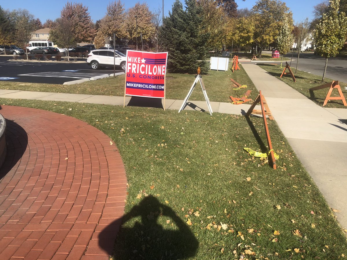Yerkes4Congress's tweet photo. Dear #Chicago #OakLawn #Illinois #IL03 Voters,
Thank You #MikeFricilone🇺🇸 for #RunningForCongress🇺🇸
From #IL03 in 2020
#MarieNewman barely defeats @FriciloneMike🇺🇸
by only 6 points.
#IL03IsNOTASafeBlueDistrictAnymore💯Marie
#DoctorY😷🤔
#DrYerkes
#RedWave2022
@USHouse2022🇺🇸 https://t.co/HUhRC9wGXW