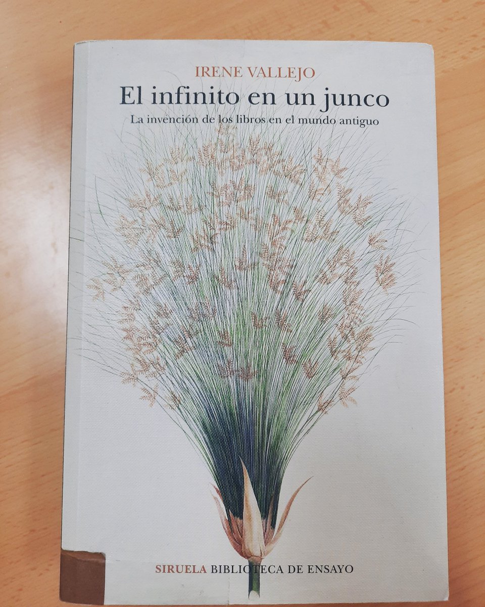bibliomonte's tweet photo. #IreneVallejo ha sido la ganadora del #premionacionaldeensayo2020 por 'El infinito en un junco. La invención de los libros en el mundo antiguo'. Un indispensable para los amantes de los libros que podéis encontrar en la Biblioteca del #IESMonterroso  🎉¡Enhorabuena! 🎉 https://t.co/TatZ438IKl