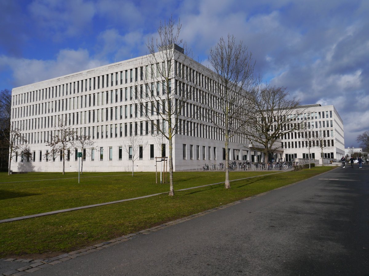 ub_ffm's tweet photo. BRuW-News:
Trotz Corona: Einführung in die Bibliothek Recht und Wirtschaft mit der interaktiven LernBar-Schulung online! Auch auf dem Smartphone - jederzeit und überall!
Jura: https://t.co/0hk0ODIqHz
Wiwi: https://t.co/FpGOKb0eE2
#ubffm #BRuW (Foto: Bastian Wiebeck) /wb https://t.co/rXrYt2jPyx