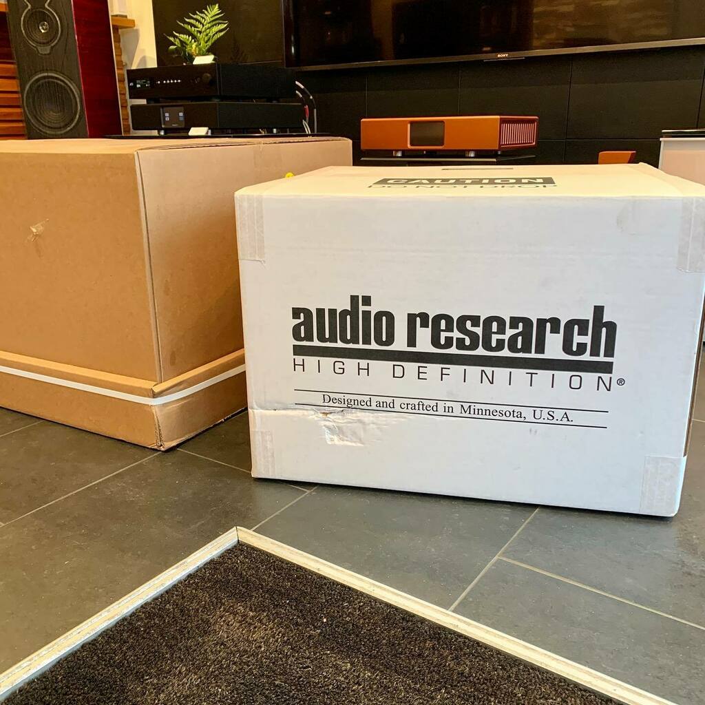 AudioVenue's tweet photo. Our collection service has started, Audio Research REF6 SE out first. #buyhifi #hifi #hifilockdown #audioresearch #Ref6se #audioresearchref6se #audioresearchpre #hifihometrial #preamp #preamplifier #hifiexchange #music #ealing #maidenhead #ealinghifi #m… https://t.co/N0fqbPc7wx https://t.co/hBbwIE7JLo