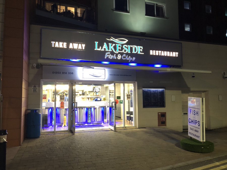 lakesidepoole's tweet photo. Open Open Open
Counter Service, Click & Collect or Delivery #poole #fishandchips #shoplocal #easyparking #pagersystem #covidsafe #BonfireNight #Sustainability @Bournemouthecho @ITSBIGTONE we're more than just a chippy! https://t.co/DzDM3E0Exo